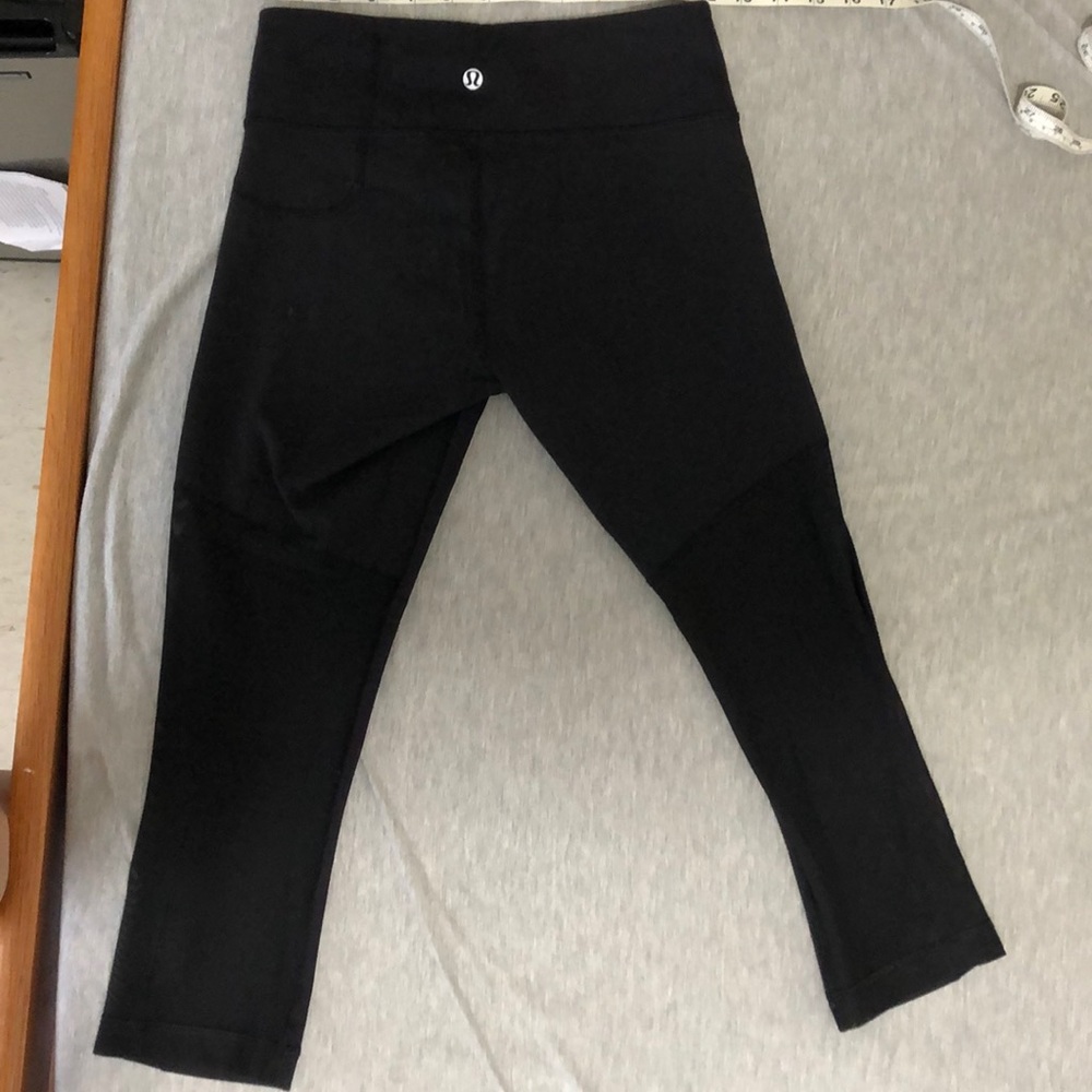 Black lululemon cropped mesh leggings size 4